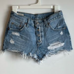 LEVI’S JEAN SHORTS DISTRESSED SIZE: 25